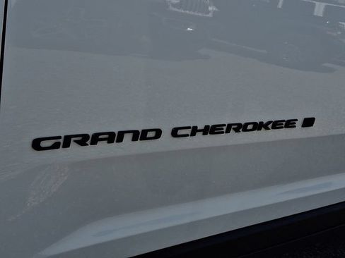 Used 2024 Jeep Grand Cherokee L Altitude AWD/4WD image 29