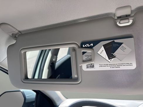 Used 2025 Kia K4 LXS FWD image 27