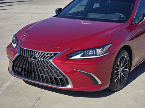 Certified 2025 Lexus ES 350 w/ Premium Package image 13