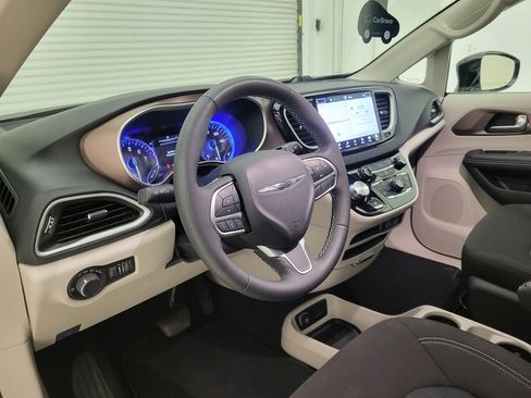 Used 2024 Chrysler Voyager LX FWD image 26