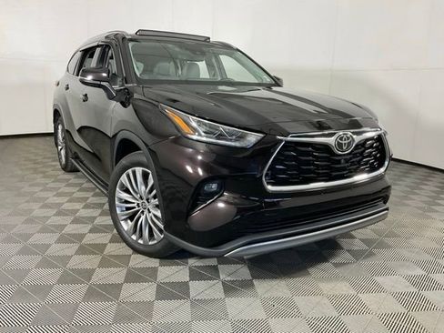 Used 2022 Toyota Highlander Platinum AWD/4WD image 46