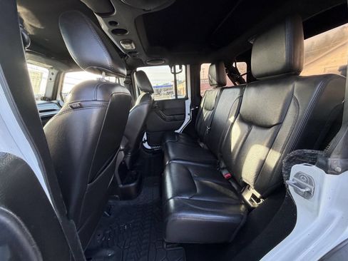 Used 2014 Jeep Wrangler Unlimited Sahara AWD/4WD image 8