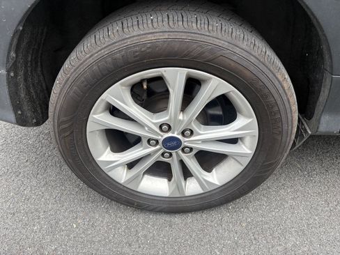 Used 2017 Ford Escape SE AWD/4WD image 9