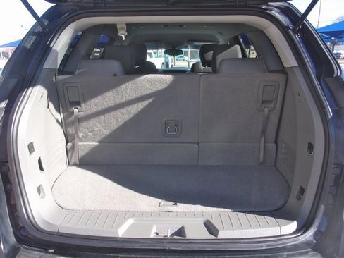 Used 2017 Chevrolet Traverse LT image 25