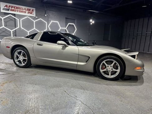 Used 2002 Chevrolet Corvette Coupe w/ Preferred Equipment Group2 RWD image 6