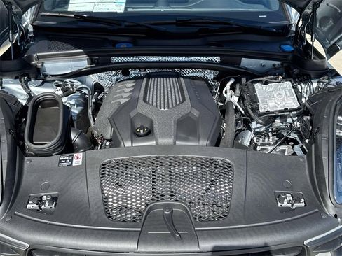 Used 2025 Porsche Macan image 27