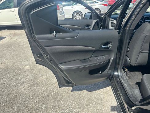 Used 2013 Dodge Avenger SXT image 14