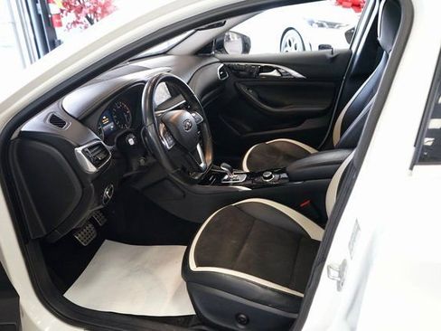 Used 2018 INFINITI QX30 Sport w/ Cargo Package image 25