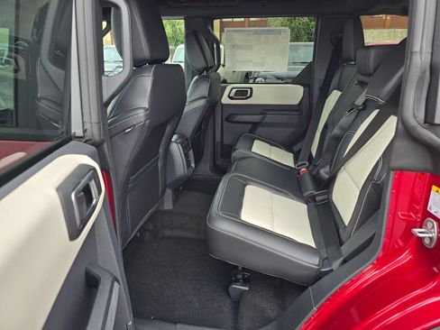 New 2026 Ford Bronco Outer Banks w/ Sasquatch Package AWD/4WD image 11