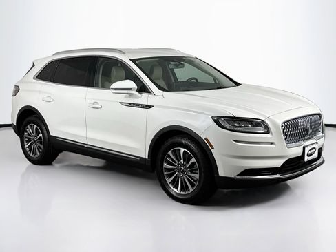 Used 2022 Lincoln Nautilus AWD w/ Premium Package image 2