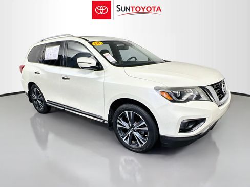 Used 2018 Nissan Pathfinder Platinum FWD image 1