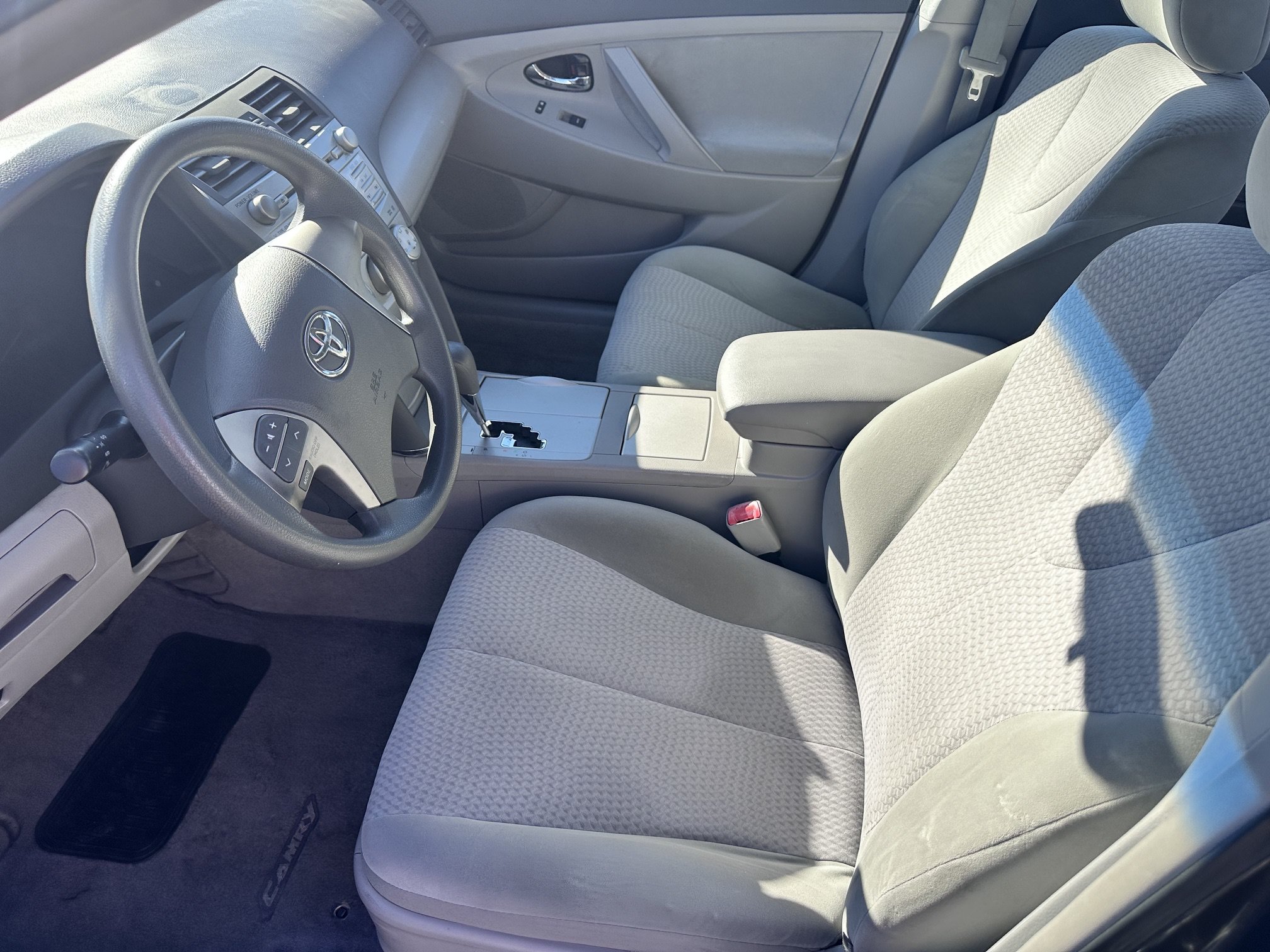 Used 2010 Toyota Camry LE FWD image 5