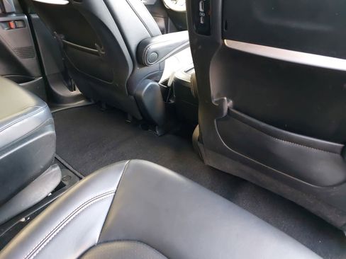 Used 2024 Chrysler Pacifica Hybrid S Appearance Pkg w/ Uconnect Theater Family Group image 12