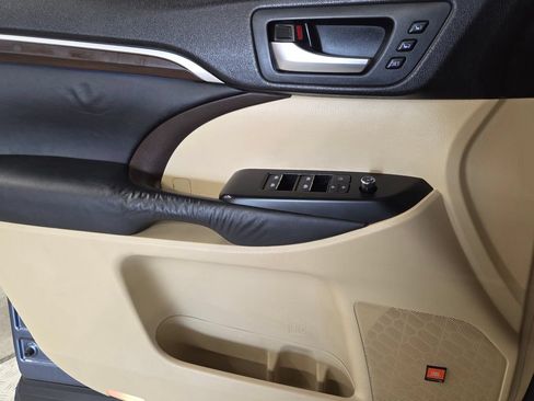 Used 2015 Toyota Highlander Limited AWD/4WD image 26