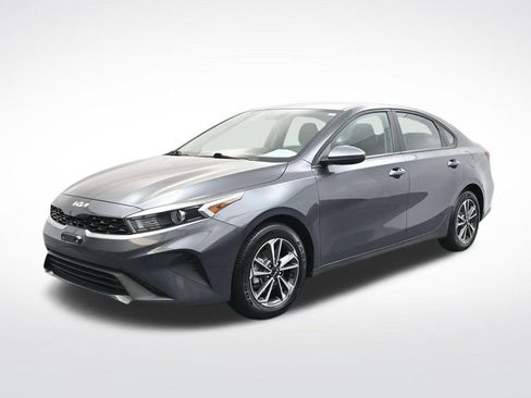 Used 2024 Kia Forte LXS FWD image 3