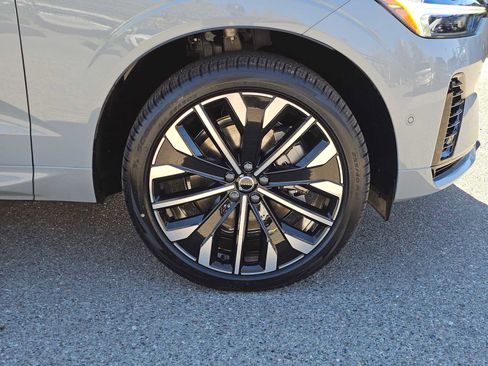 New 2026 Volvo XC60 T8 Ultra w/ Protection Package Premier AWD/4WD image 9