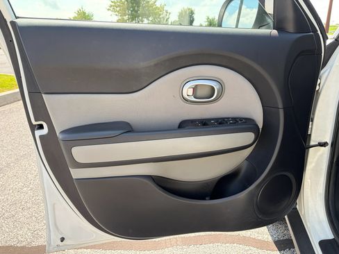 Used 2016 Kia Soul FWD image 13