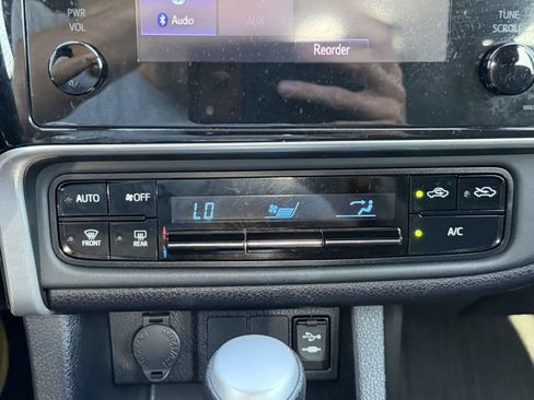 Used 2019 Toyota Corolla LE FWD image 23