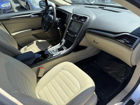 Used 2014 Ford Fusion SE w/ Equipment Group 202A FWD image 14