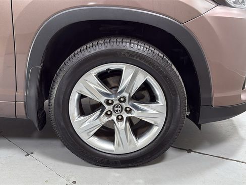 Used 2017 Toyota Highlander Limited image 22