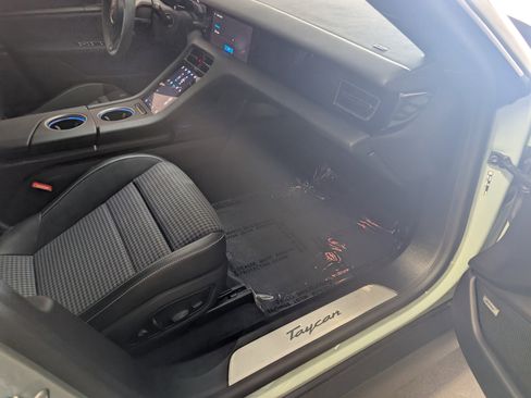 Used 2025 Porsche Taycan image 19