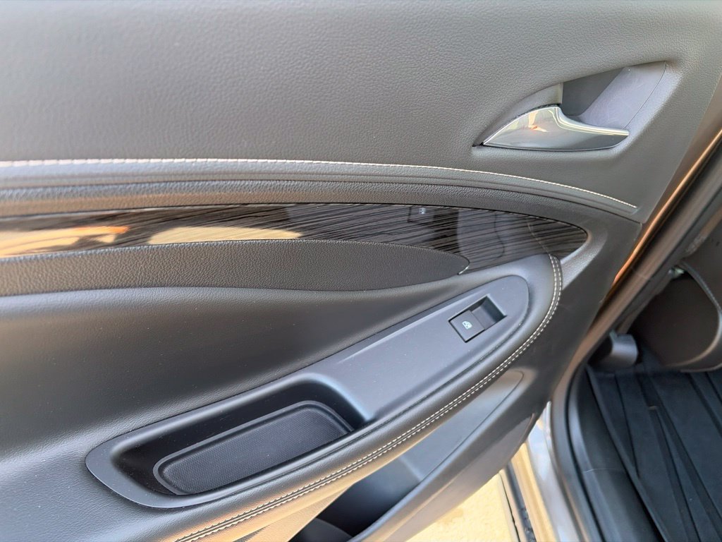 Used 2018 Buick Envision Essence AWD/4WD image 16