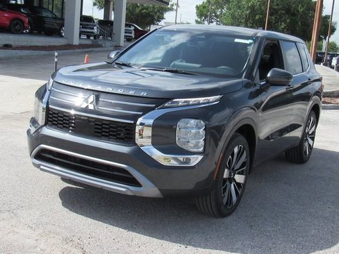 New 2025 Mitsubishi Outlander SE image 6