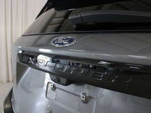 Used 2023 Ford Explorer ST-Line w/ Class IV Trailer Tow Package AWD/4WD image 35