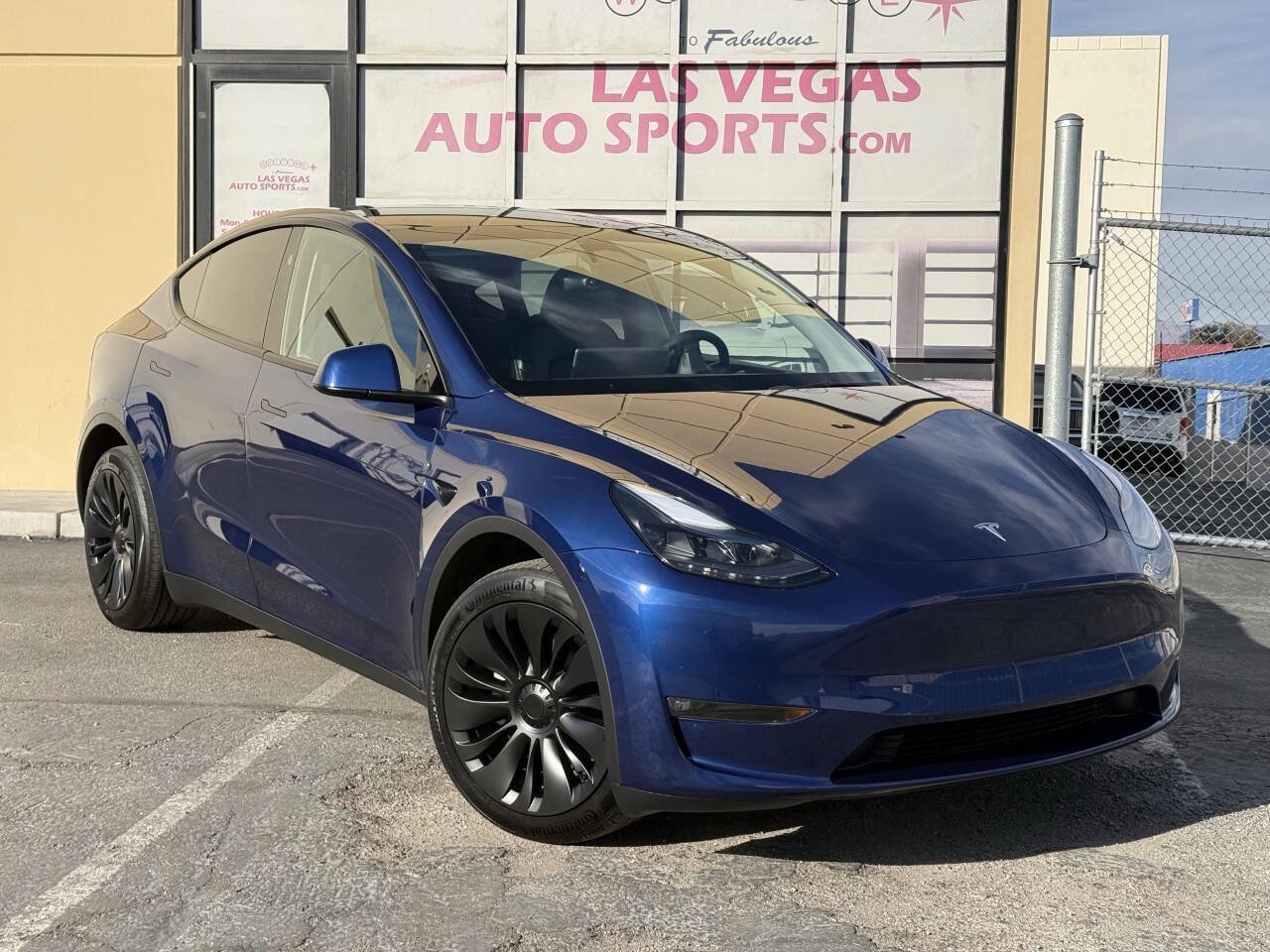 Used 2024 Tesla Model Y Long Range AWD/4WD image 2