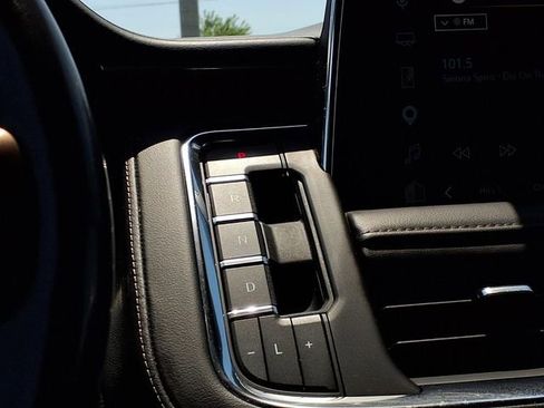 Used 2022 Chevrolet Tahoe High Country AWD/4WD image 8
