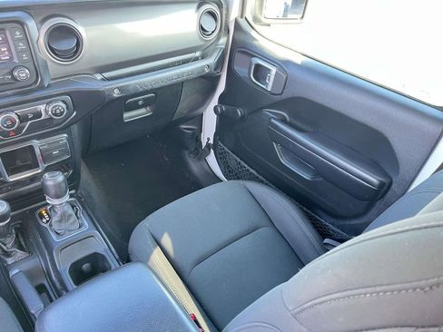 Used 2019 Jeep Wrangler Unlimited Sport image 28