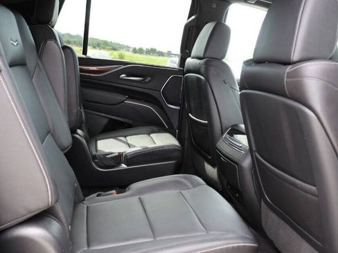 Used 2023 Cadillac Escalade Luxury AWD/4WD image 16