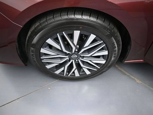 Used 2025 Nissan Altima 2.5 SV FWD image 25