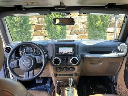 Used 2015 Jeep Wrangler Rubicon w/ Power Convenience Group AWD/4WD image 12