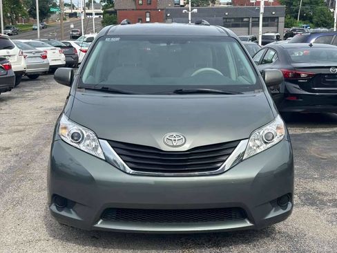 Used 2014 Toyota Sienna LE FWD image 2