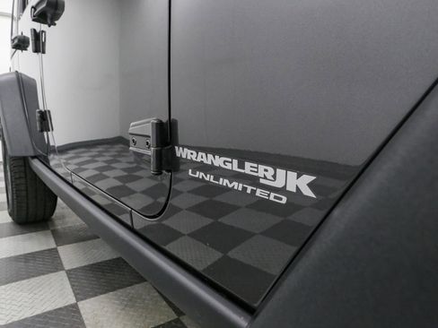 Used 2018 Jeep Wrangler Unlimited Rubicon w/ Dual Top Group image 8