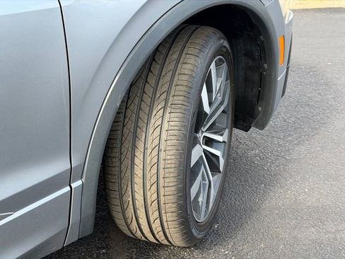 Used 2020 Volkswagen Tiguan SEL Premium R-Line image 11