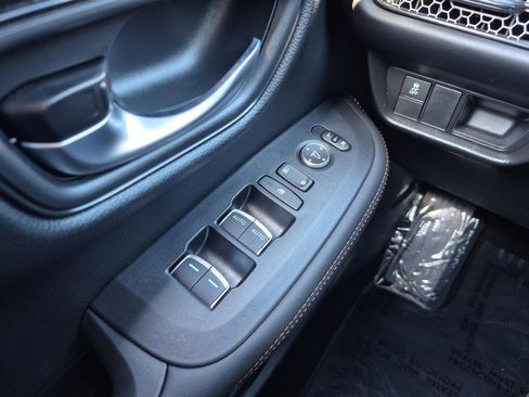 Certified 2025 Honda HR-V Sport image 23