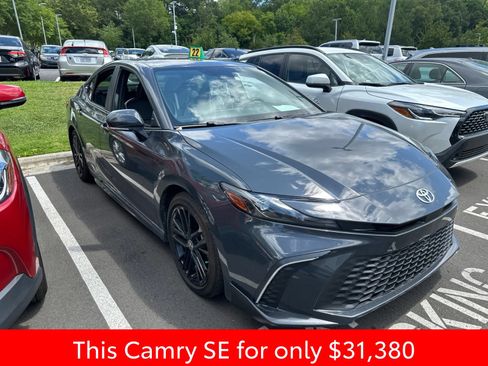Used 2025 Toyota Camry SE FWD image 3