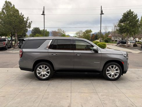 Used 2021 Chevrolet Tahoe LT w/ LT Signature Package image 3