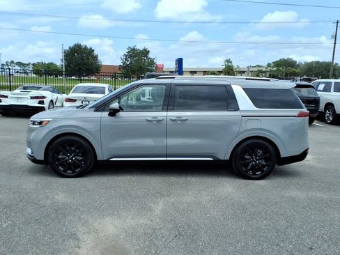 Used 2022 Kia Carnival SX Prestige FWD image 4
