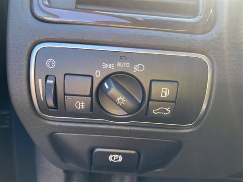 Used 2016 Volvo XC70 T5 Premier w/ Proximity Package image 30