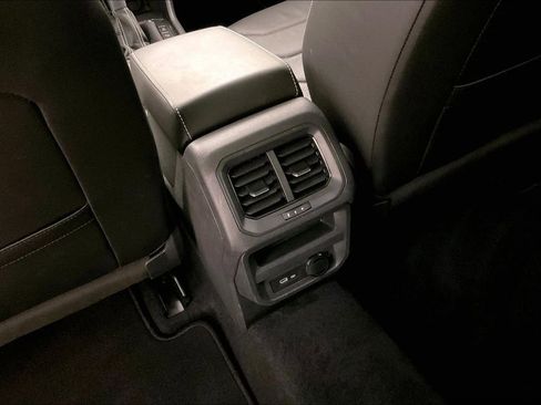 Used 2023 Volkswagen Tiguan SEL R-Line image 10