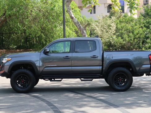 Used 2018 Toyota Tacoma TRD Off-Road w/ Technology Package RWD image 6
