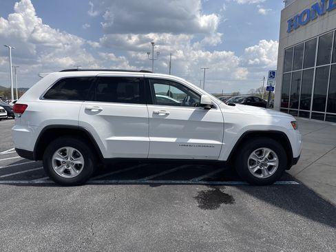Used 2014 Jeep Grand Cherokee Laredo w/ Quick Order Package 23E AWD/4WD image 2