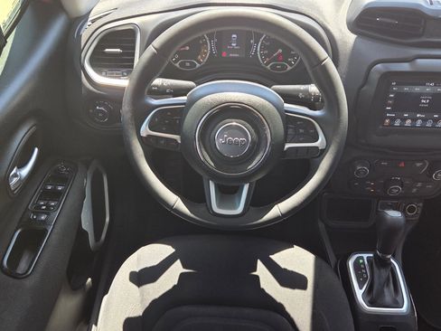 Used 2019 Jeep Renegade Latitude FWD image 6
