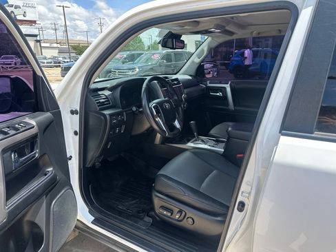 Used 2020 Toyota 4Runner SR5 Premium w/ Moonroof Package RWD image 9
