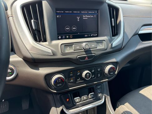 Certified 2020 GMC Terrain SLE w/ Driver Convenience Package AWD/4WD image 11