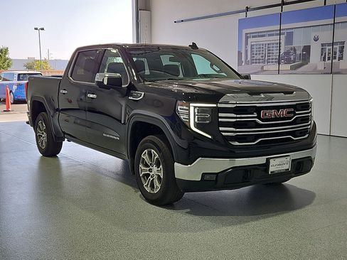 Used 2025 GMC Sierra 1500 SLT AWD/4WD image 2