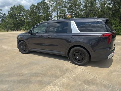 Used 2025 Kia Carnival FWD image 7